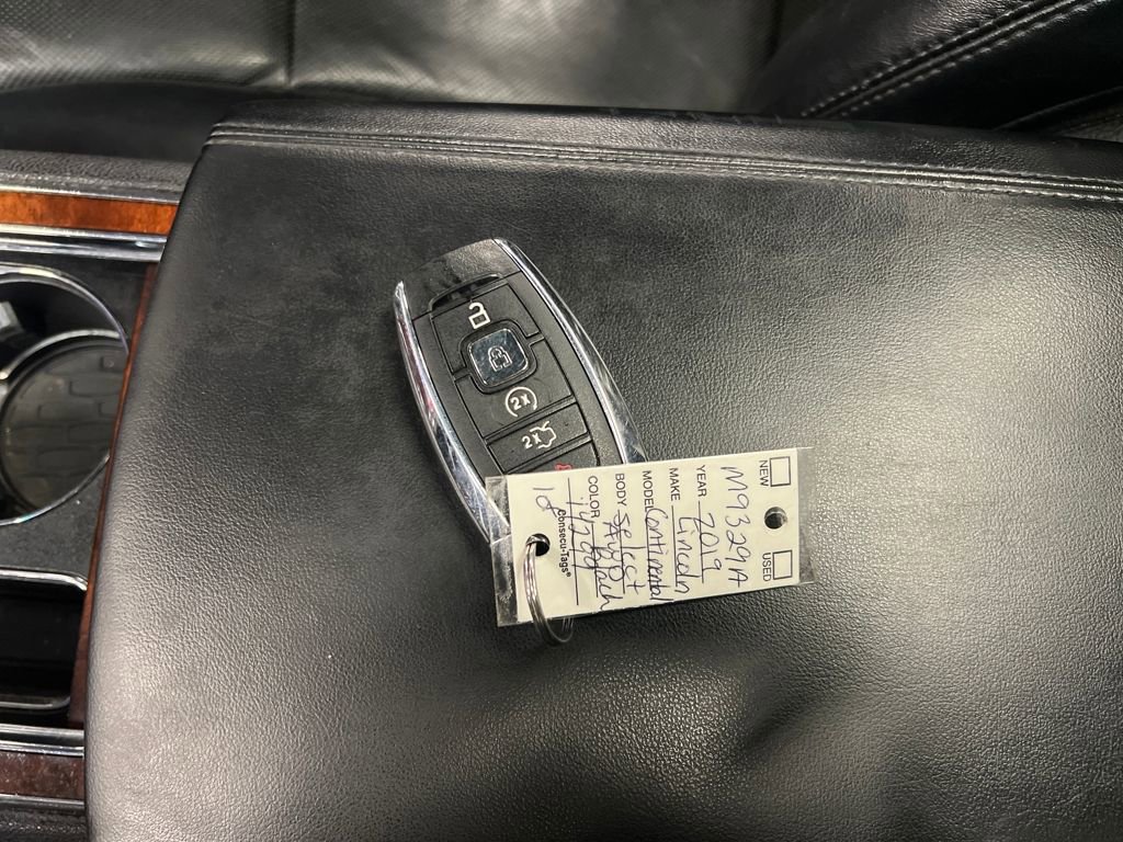 Used 2019 Lincoln Continental Select w/ Continental Climate Package image 28
