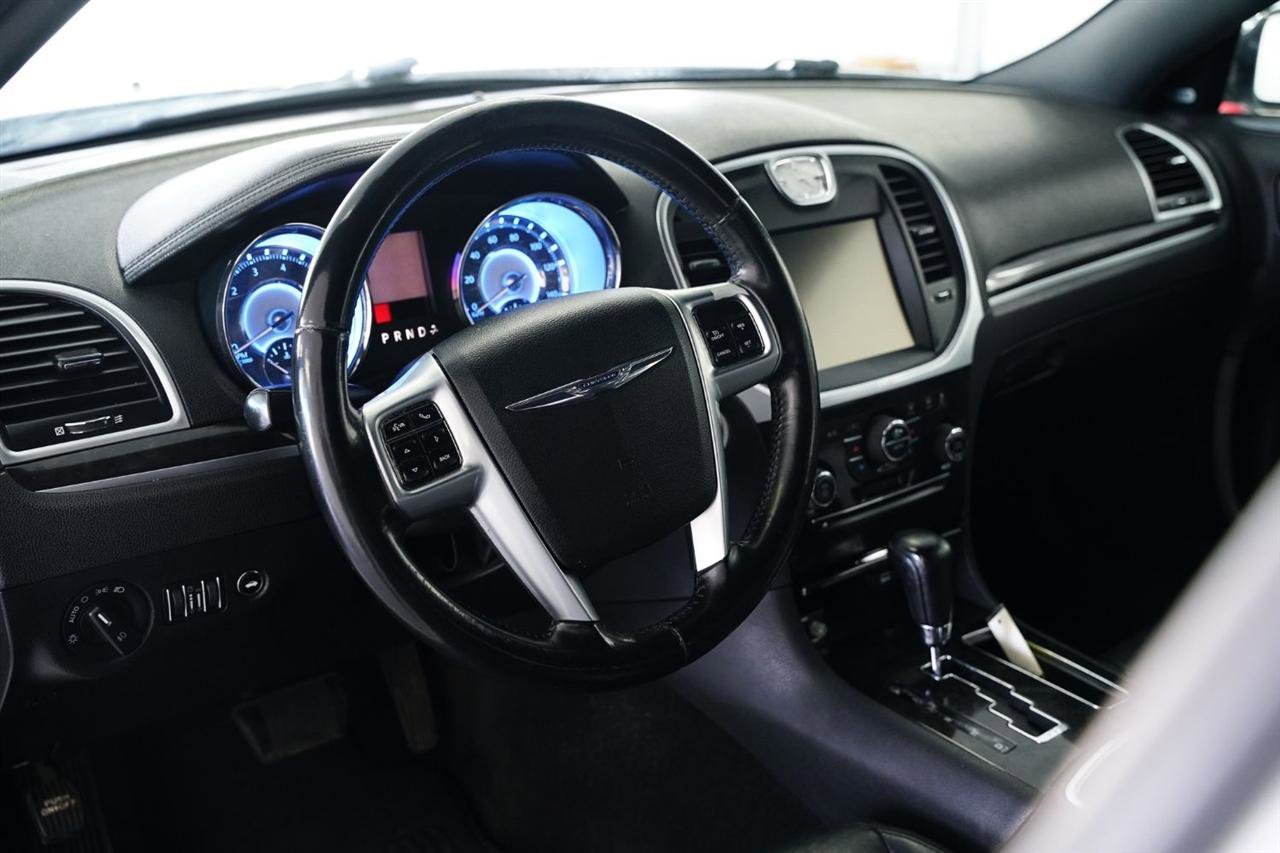 Used 2011 Chrysler 300 Limited image 11