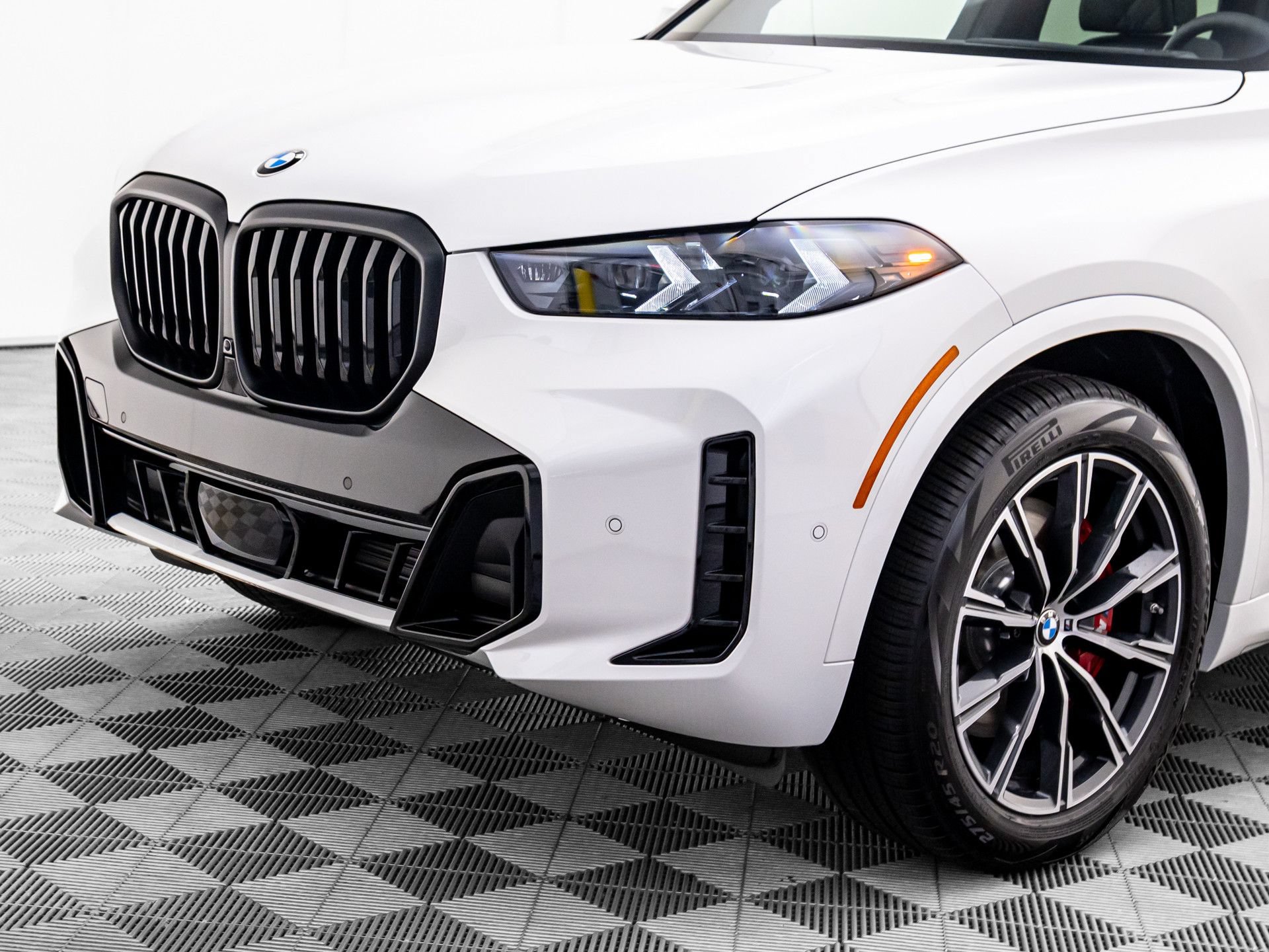 Used 2026 BMW X5 xDrive40i w/ M Sport Package AWD/4WD image 35