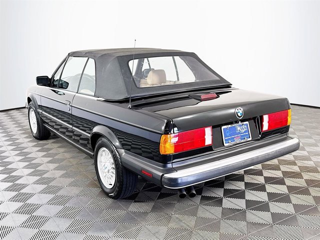 Used 1991 BMW 325i Convertible image 7