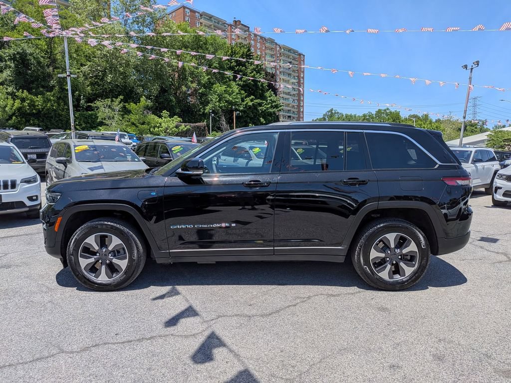 Used 2023 Jeep Grand Cherokee 4WD 4xe image 11