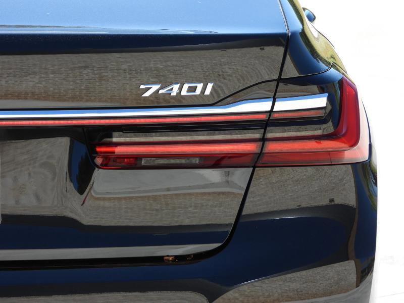 Used 2021 BMW 740i w/ Premium Package image 25