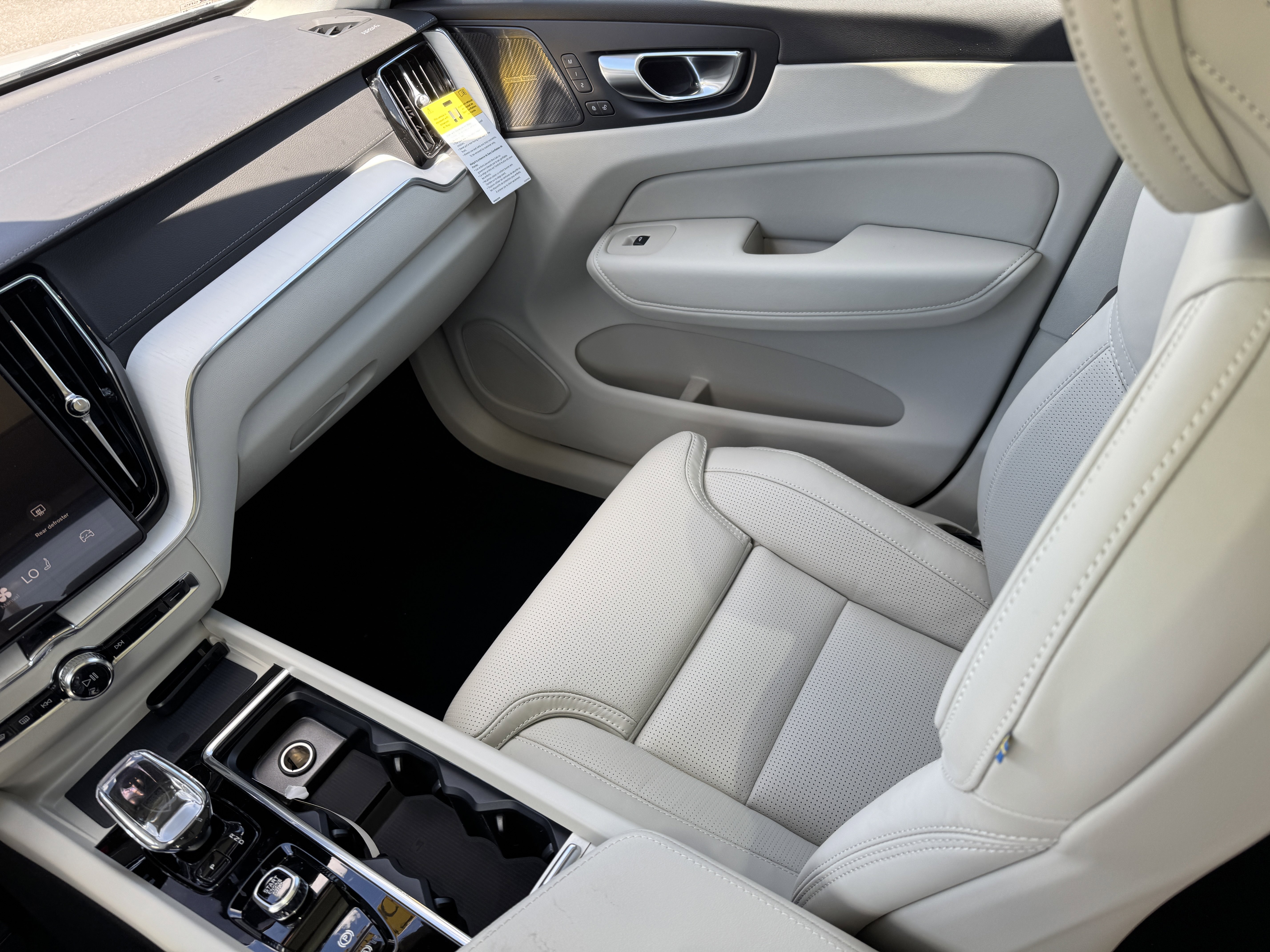 New 2026 Volvo XC60 B5 Ultra w/ Protection Package image 15