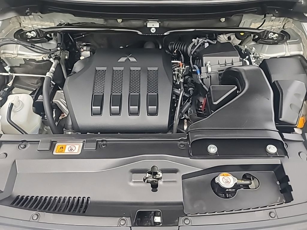 Used 2025 Mitsubishi Eclipse Cross SE image 37