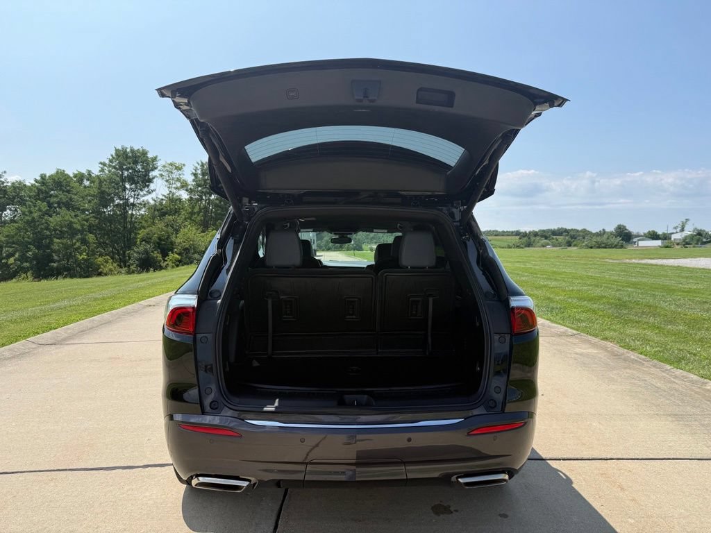 Used 2023 Buick Enclave Essence w/ Trailering Package, 5000 lbs. FWD image 5