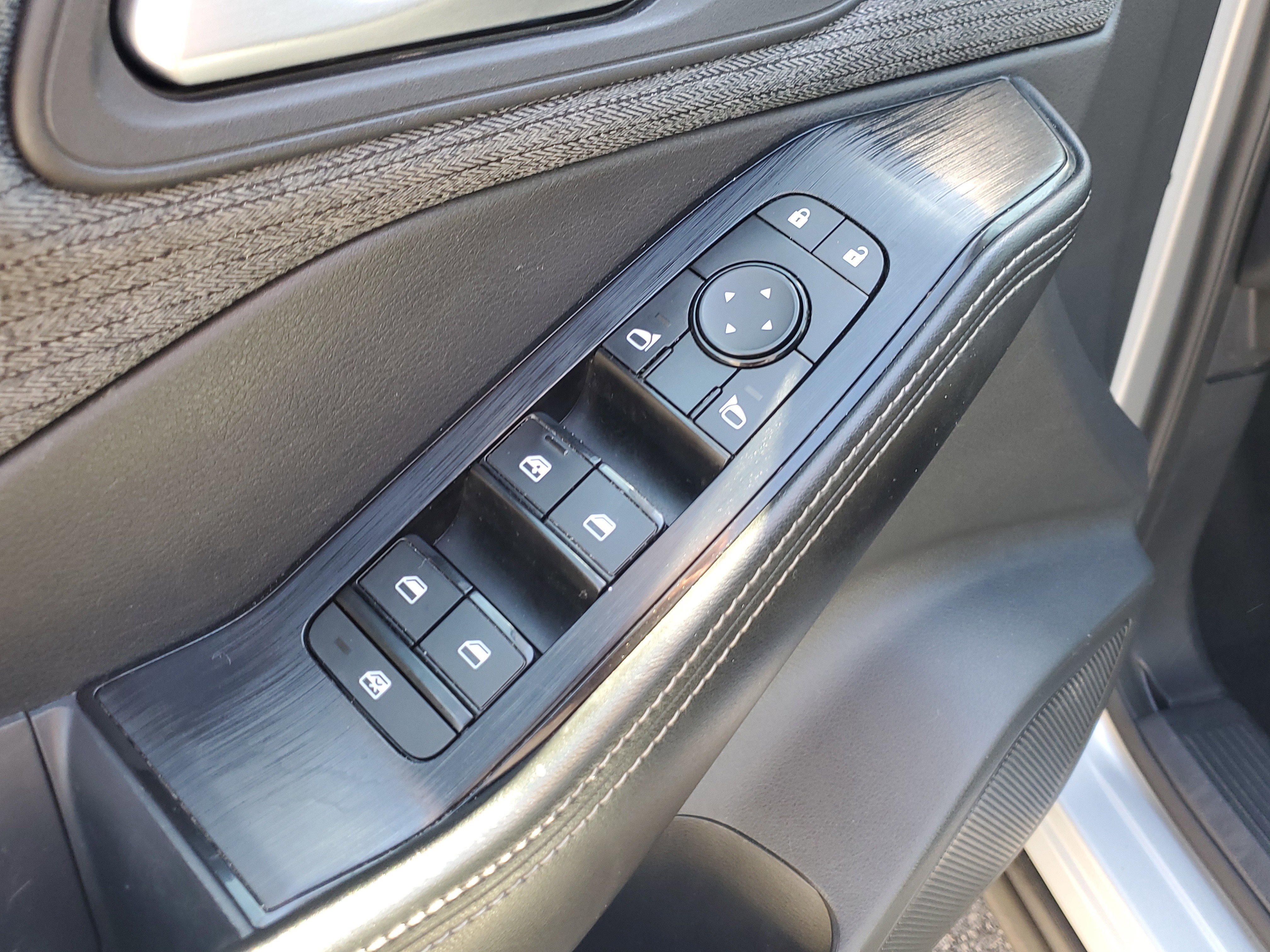 Used 2023 Nissan Rogue SV image 18