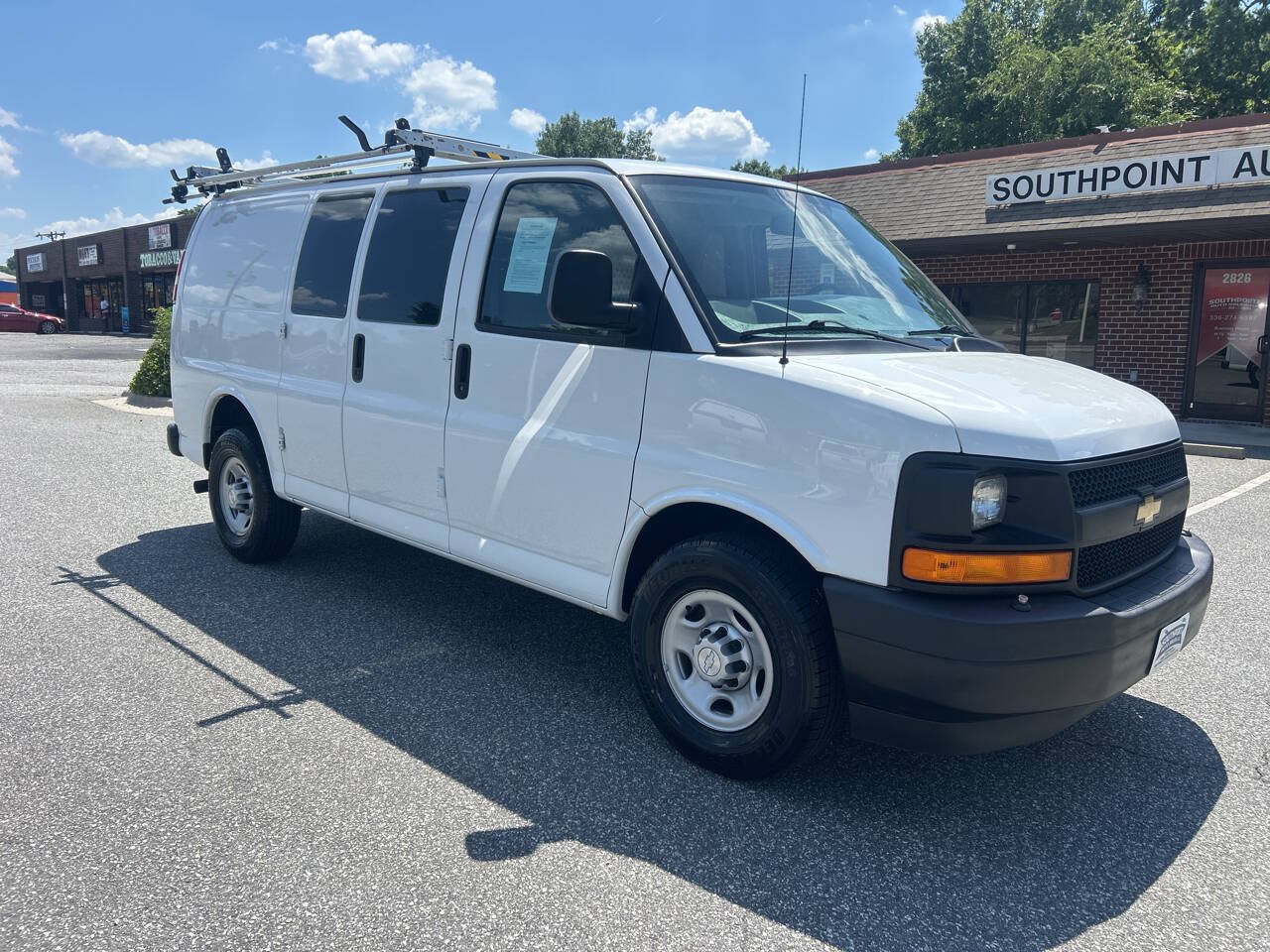 Used 2017 Chevrolet Express 2500 RWD image 4