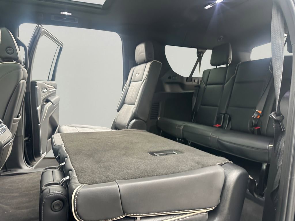 Used 2022 Cadillac Escalade ESV Premium Luxury image 30