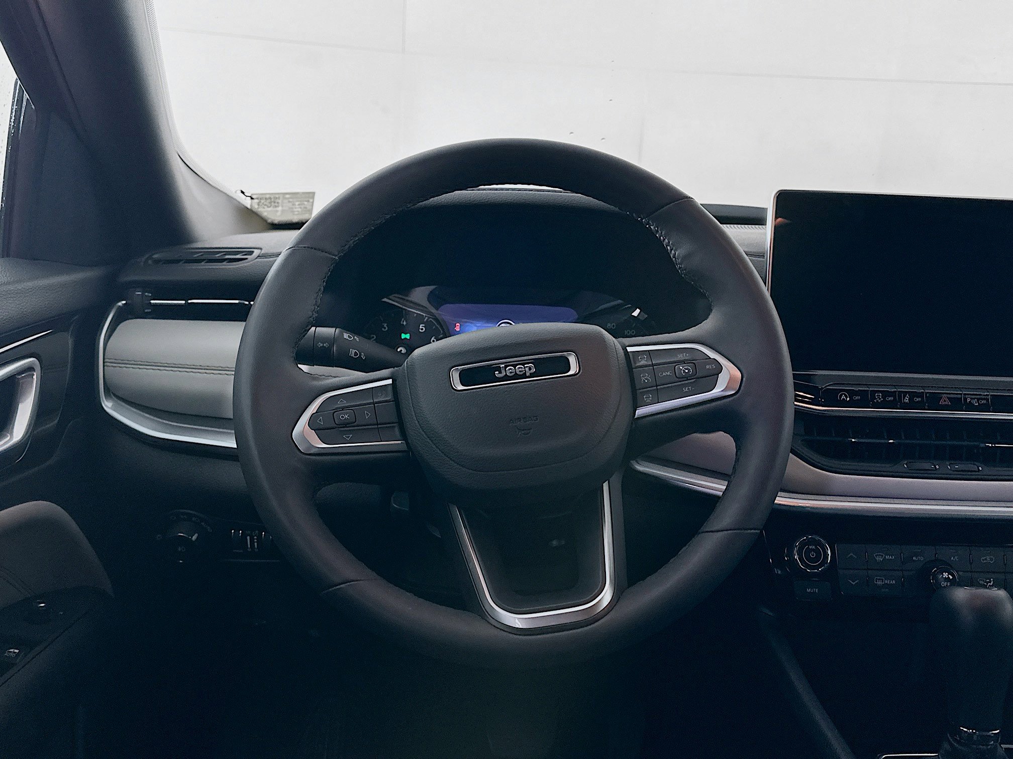 Used 2025 Jeep Compass Limited image 18