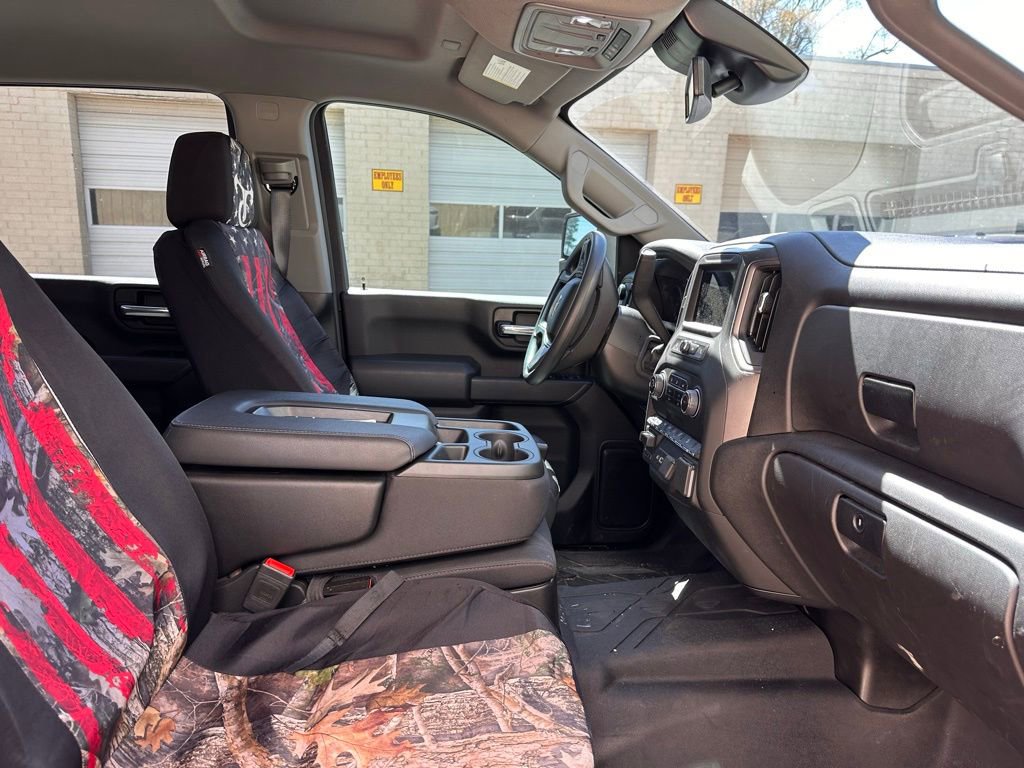 Used 2025 Chevrolet Silverado 2500 Custom w/ Custom Value Package image 4