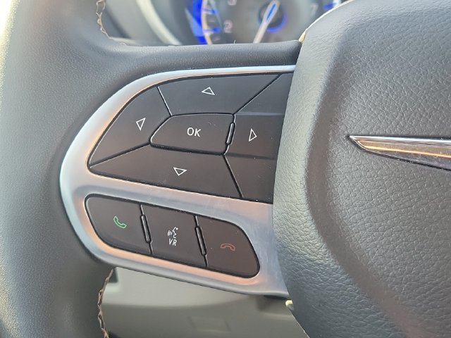 Used 2024 Chrysler Pacifica Touring-L FWD image 20