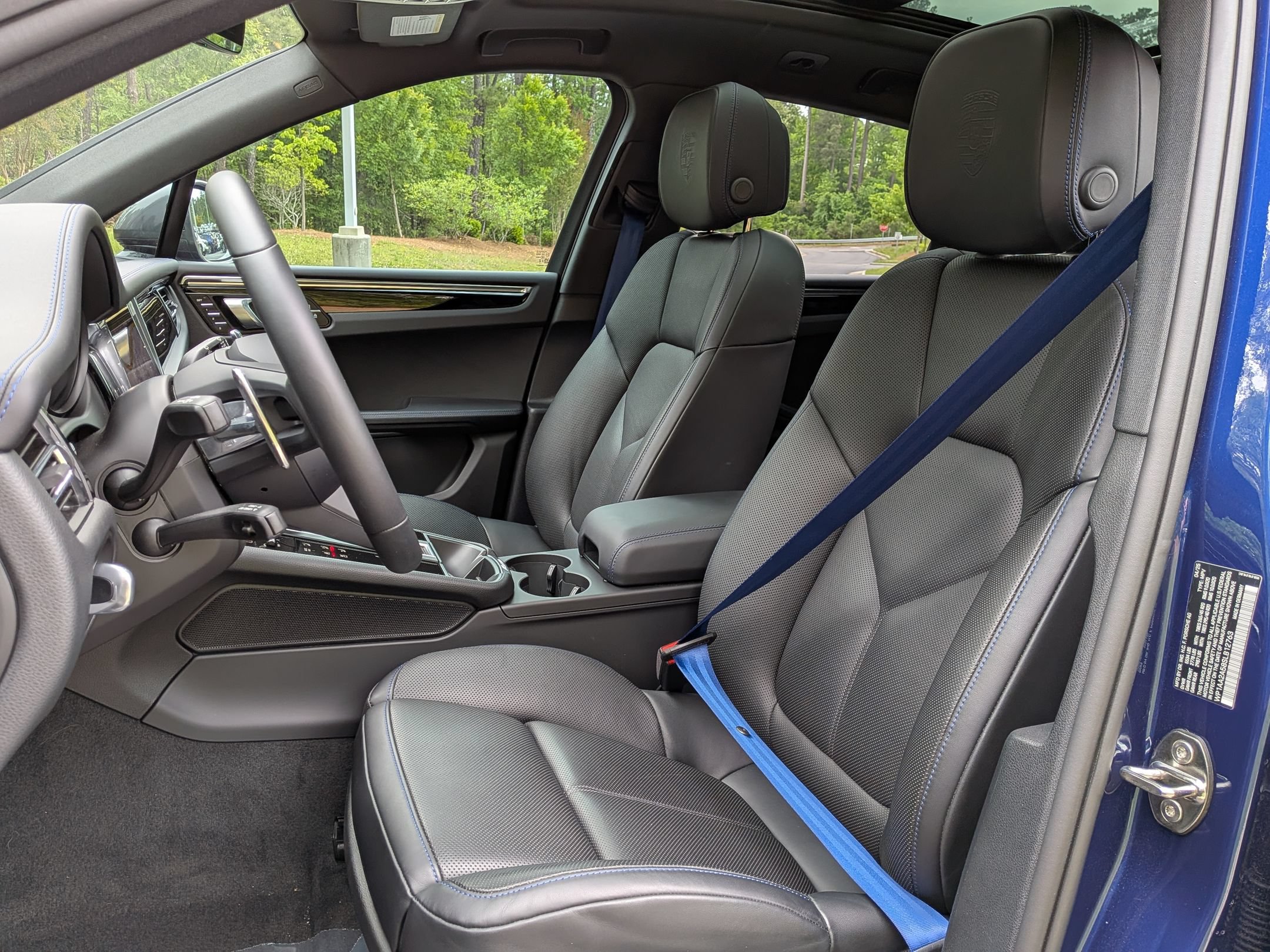 Certified 2025 Porsche Macan Turbo AWD/4WD image 5