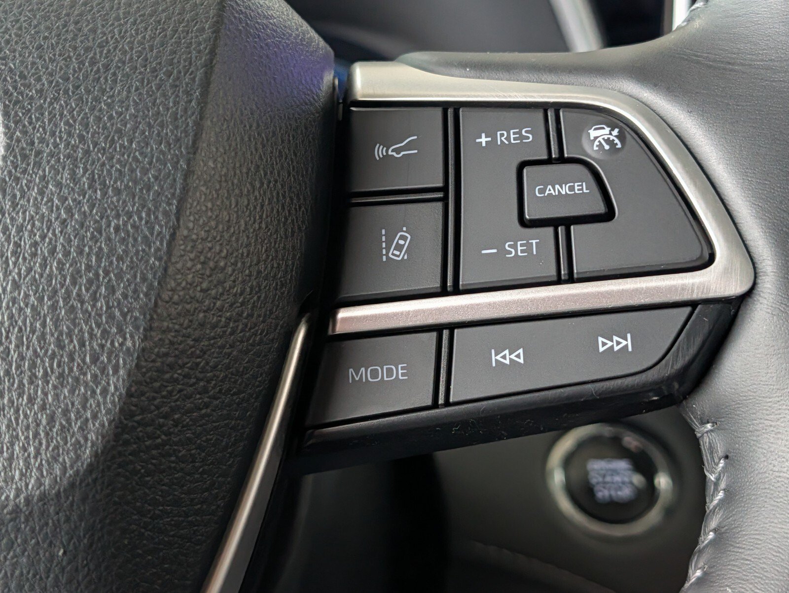 Used 2023 Toyota Highlander Limited AWD/4WD image 22