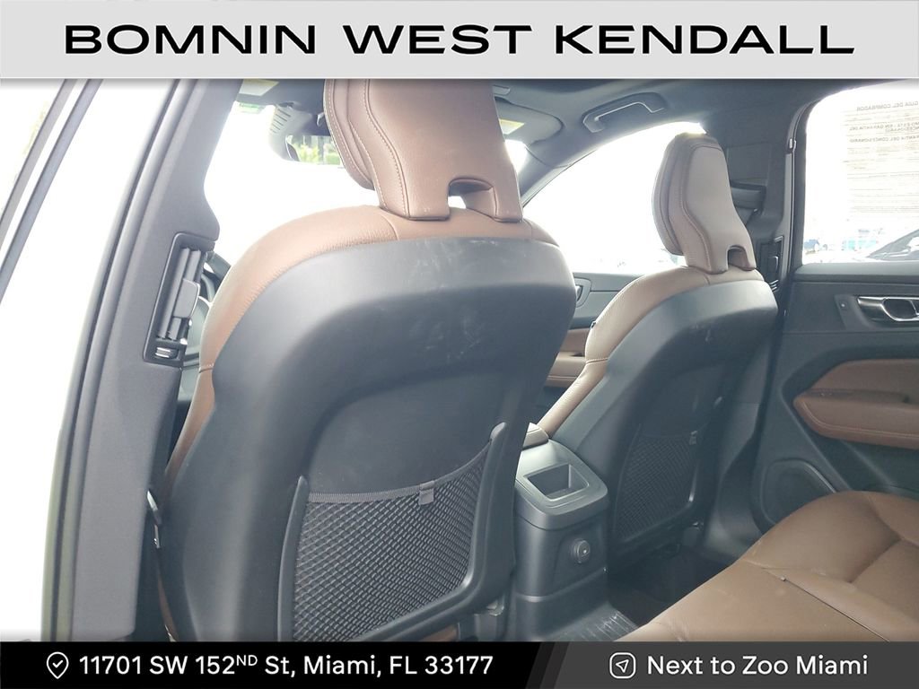 Used 2023 Volvo XC60 T8 Plus image 9