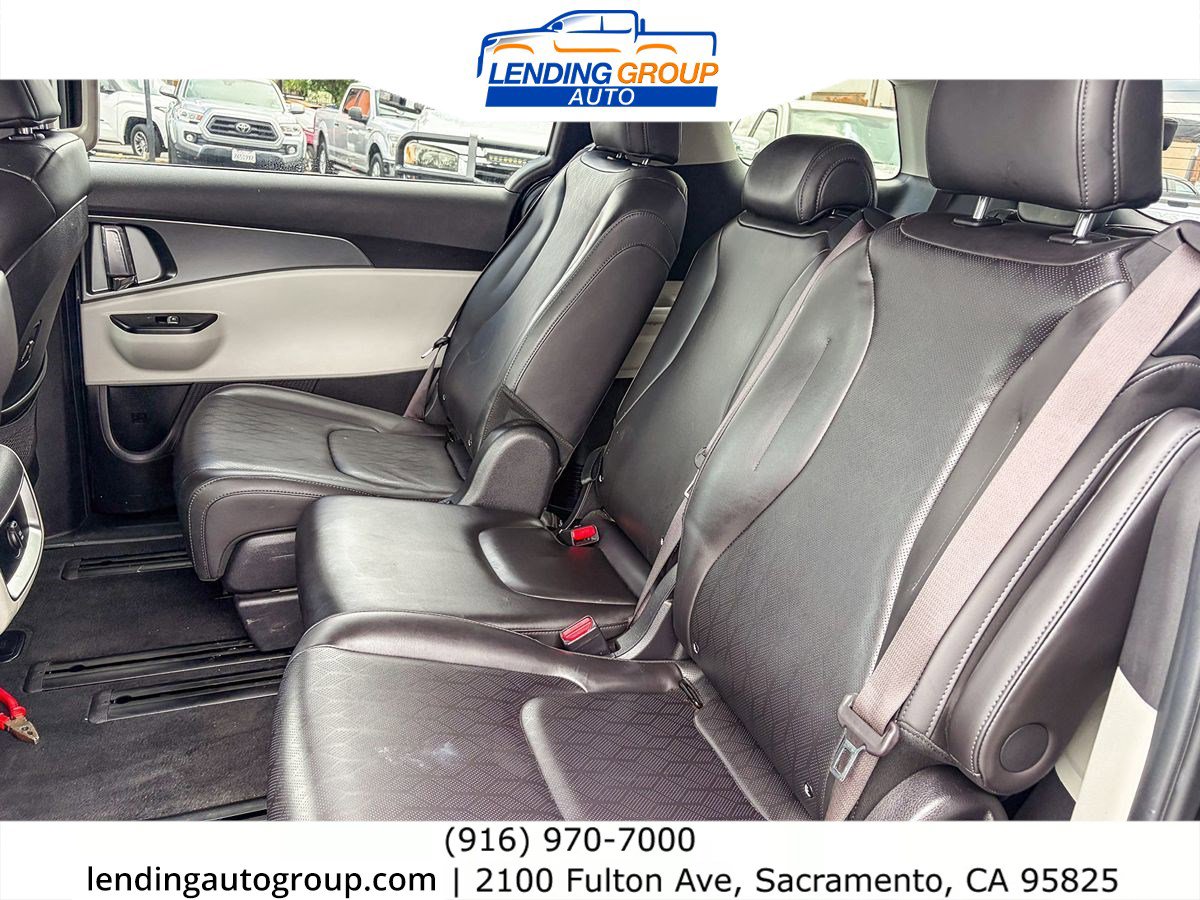 Used 2022 Kia Carnival LX FWD image 17