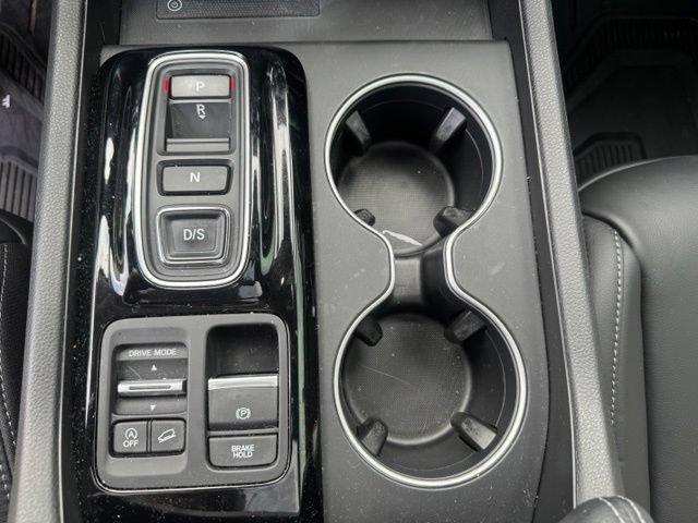 Used 2025 Honda Pilot Touring image 17