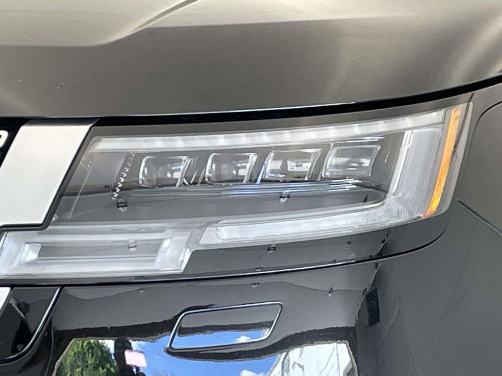 Used 2023 Land Rover Range Rover Autobiography AWD/4WD image 9