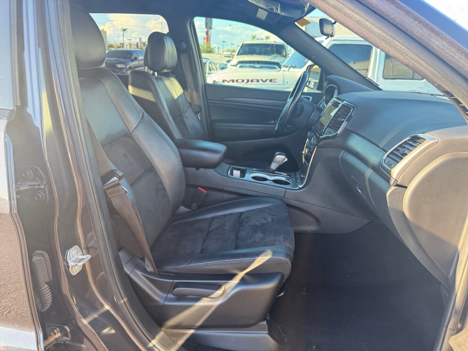 Used 2021 Jeep Grand Cherokee Laredo X AWD/4WD image 32