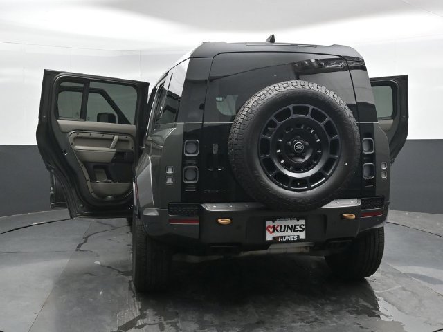 Used 2025 Land Rover Defender 110 AWD/4WD image 45