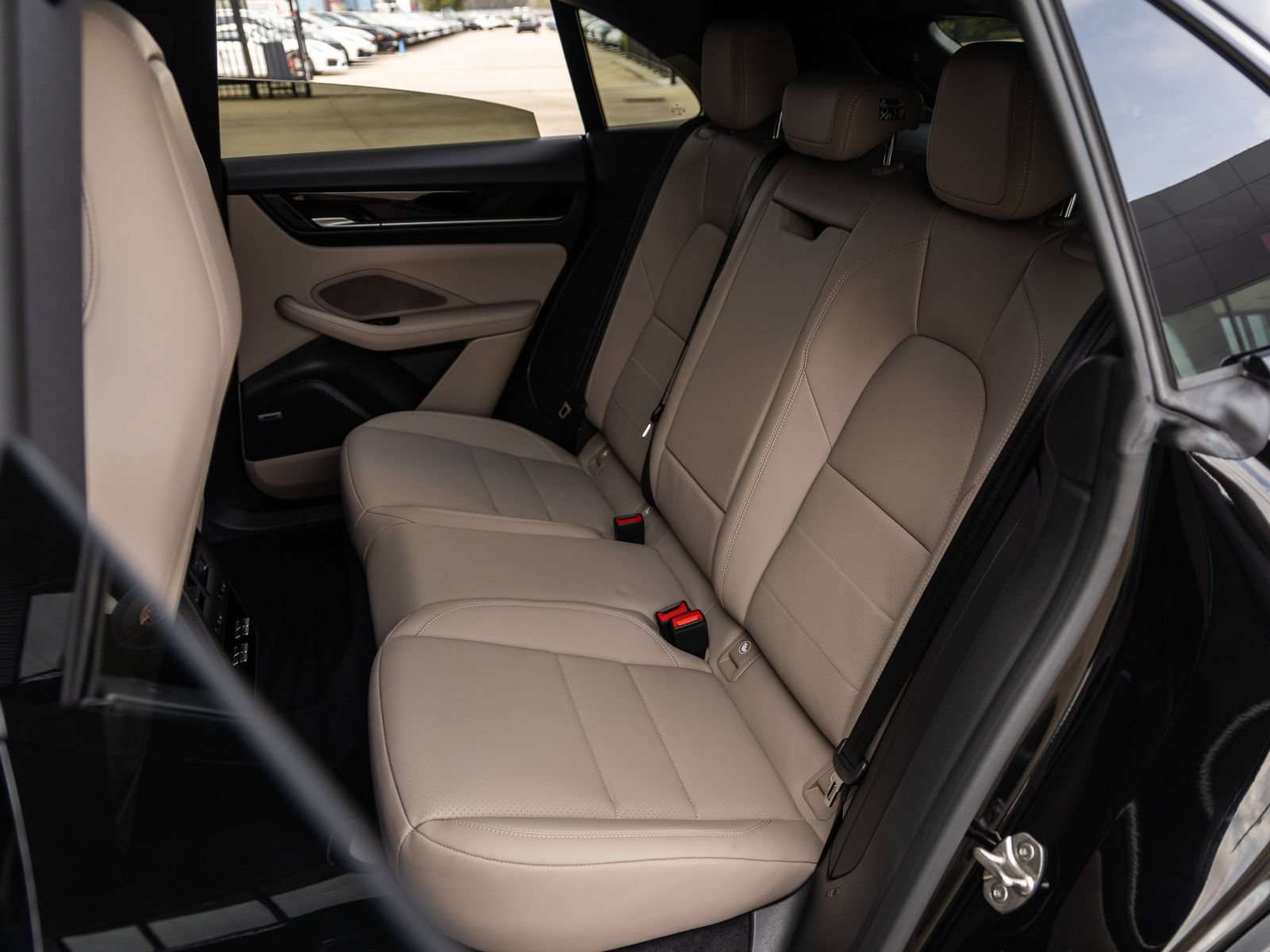 Certified 2025 Porsche Macan Electric RWD image 32