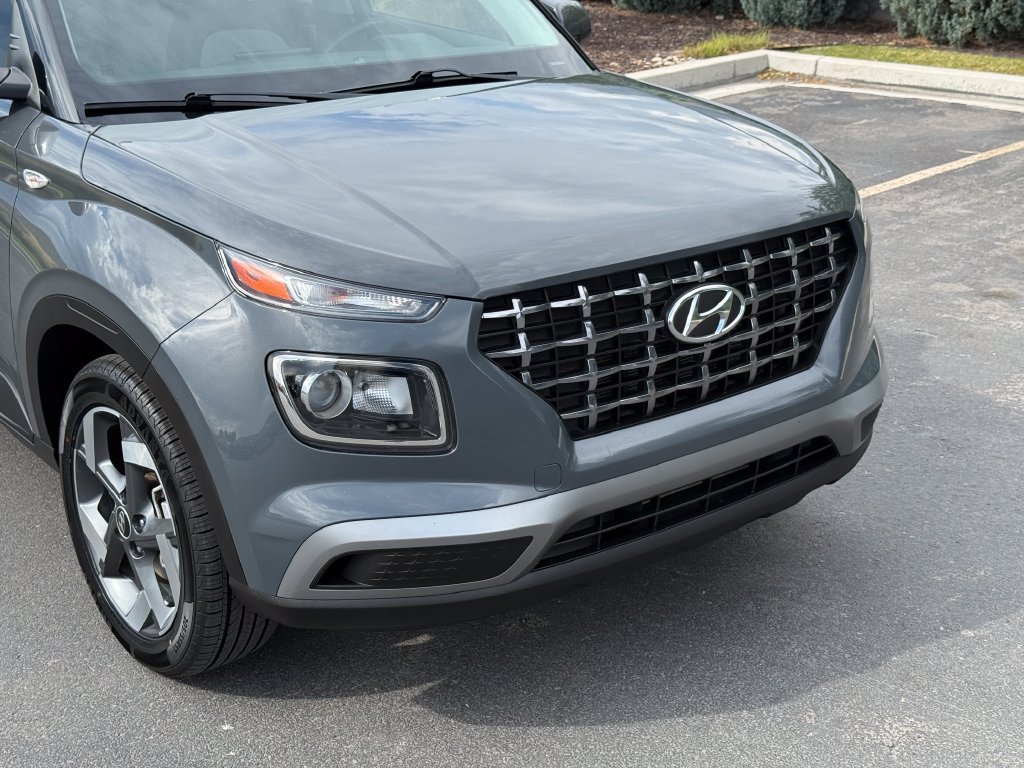 Used 2023 Hyundai Venue SEL w/ Cargo Package FWD image 3