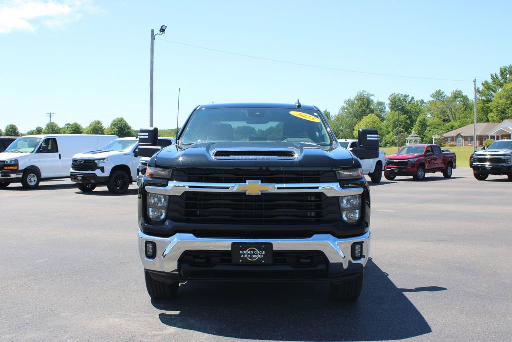 Used 2025 Chevrolet Silverado 2500 LT w/ Convenience Package AWD/4WD image 3
