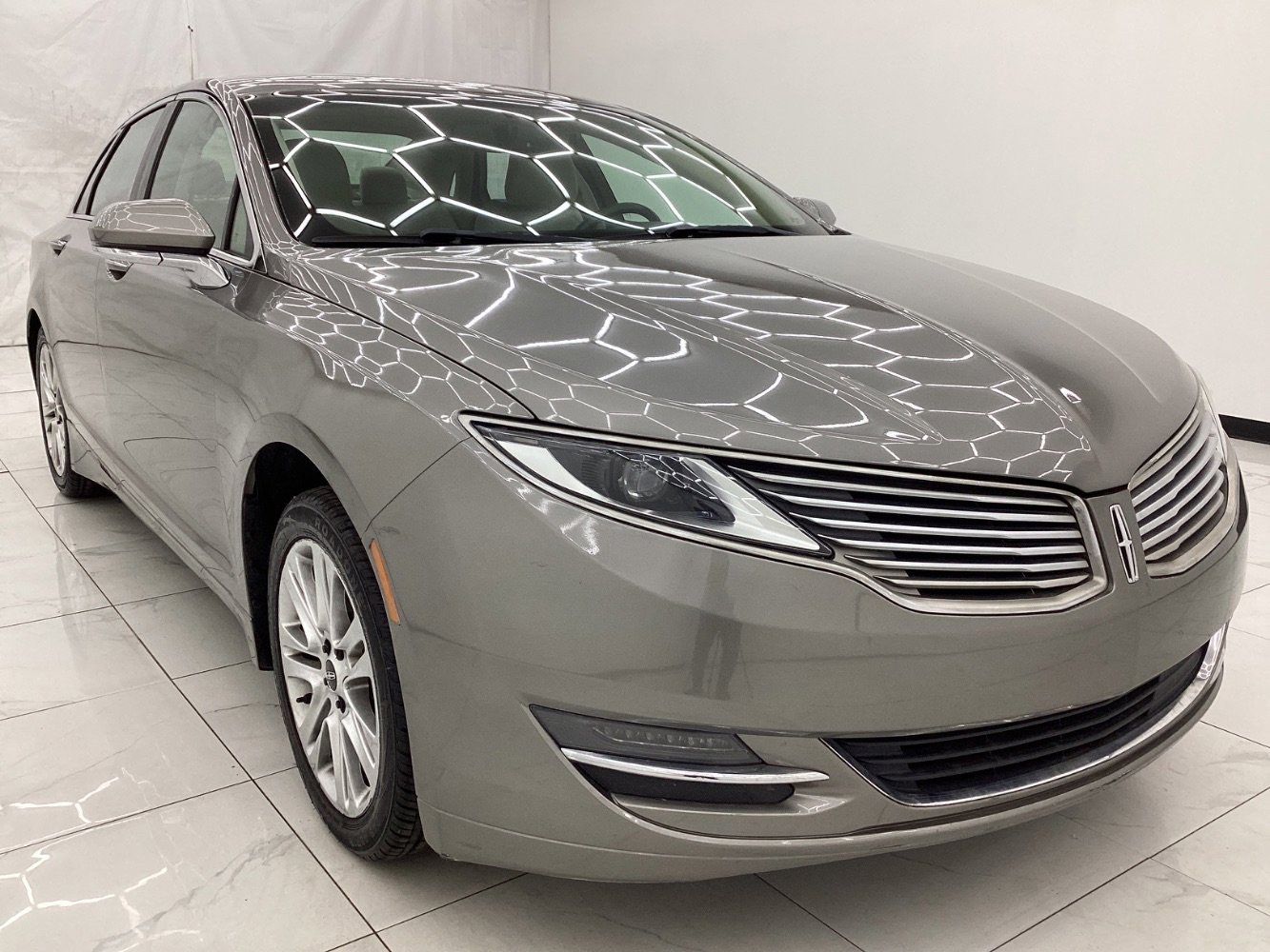 Used 2016 Lincoln MKZ Hybrid image 3