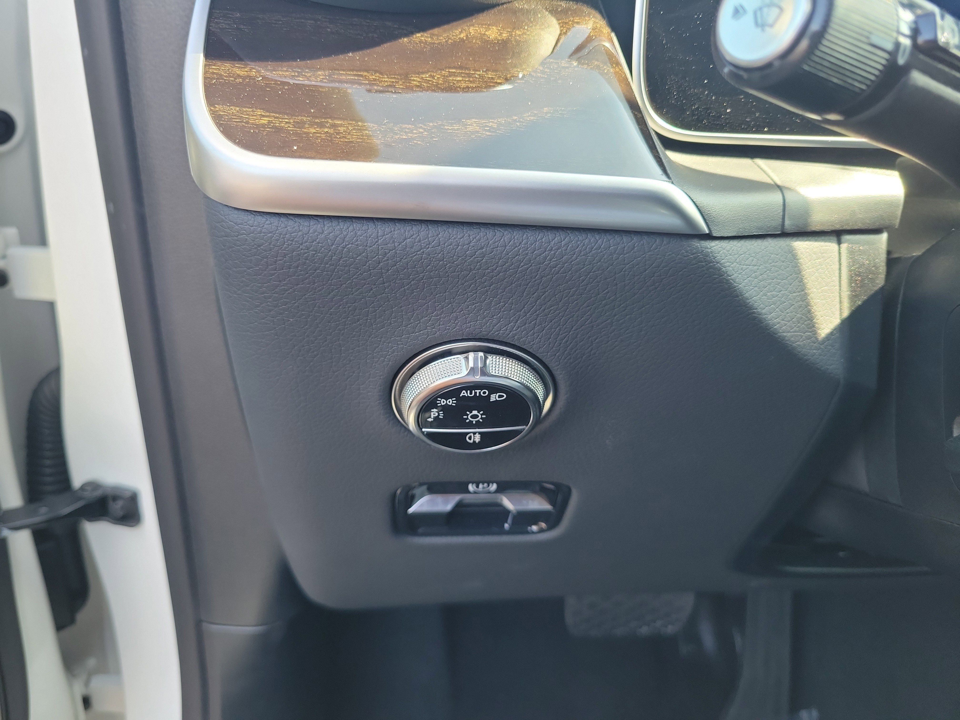 Certified 2025 Mercedes-Benz GLC 300 image 29