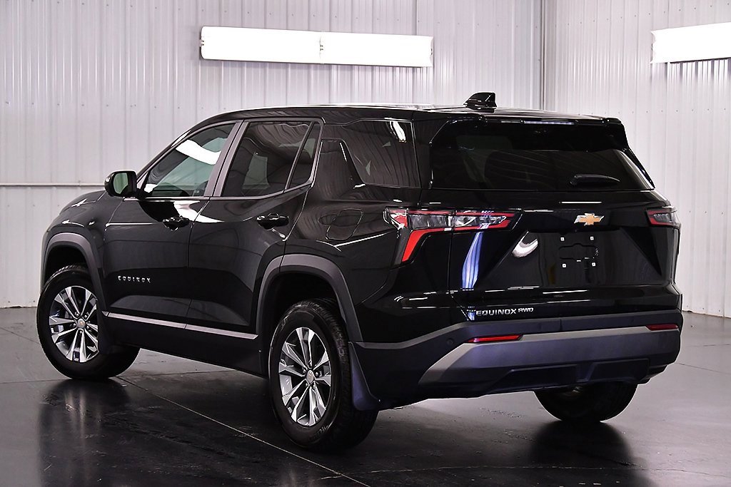 Used 2025 Chevrolet Equinox LT w/ Safety and Technology Package image 5