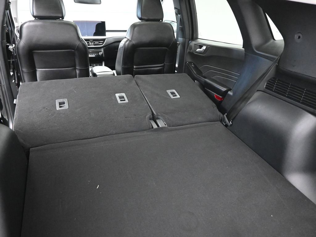 Certified 2025 Ford Escape Platinum w/ Premium Technology Package image 10