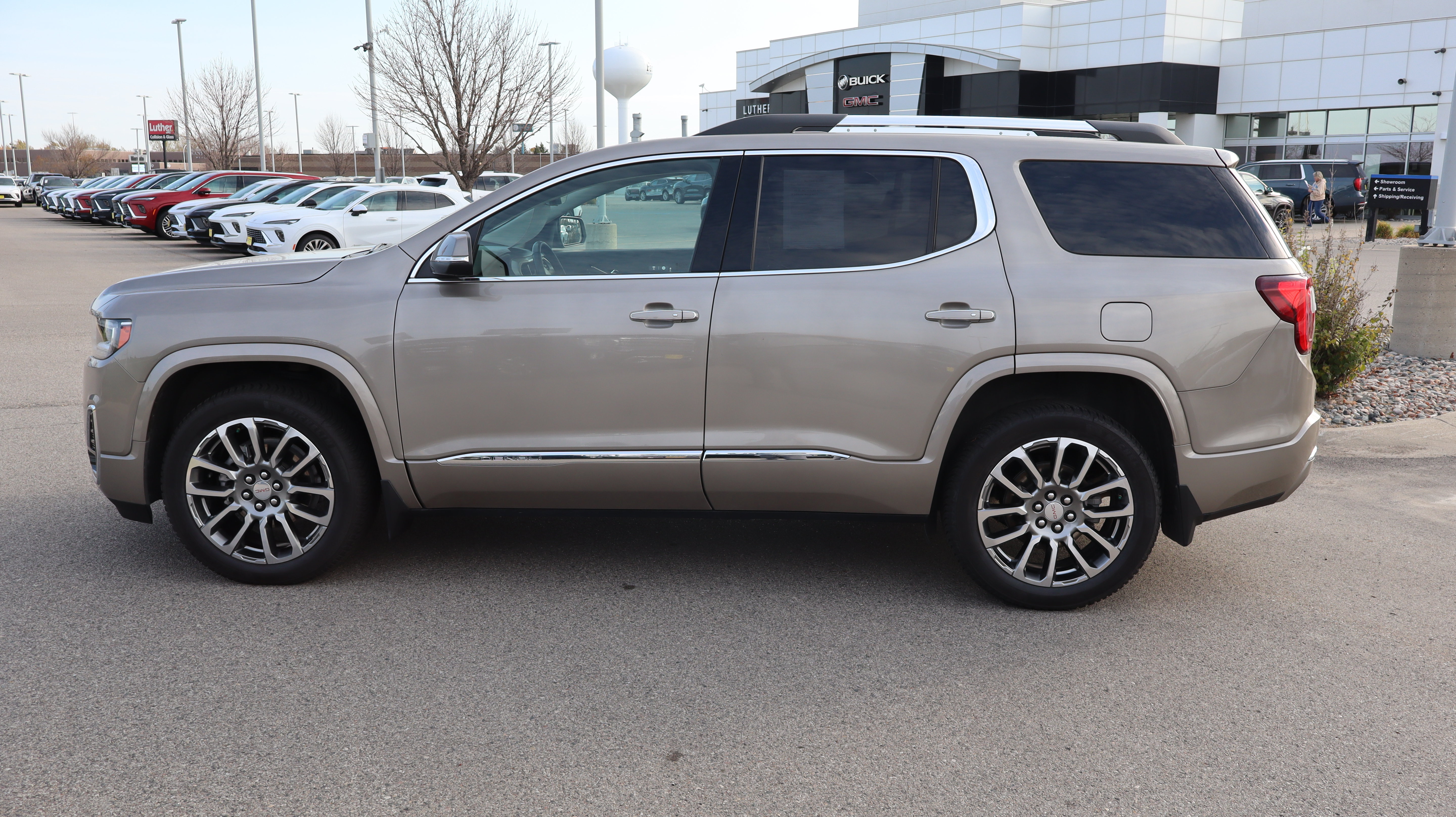 Certified 2023 GMC Acadia Denali w/ Denali Ultimate Package AWD/4WD image 4