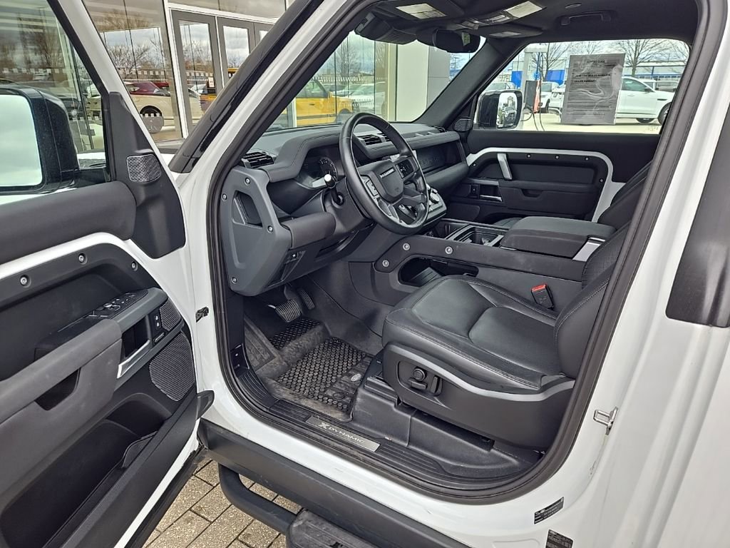 Used 2023 Land Rover Defender 90 X-Dynamic SE image 17