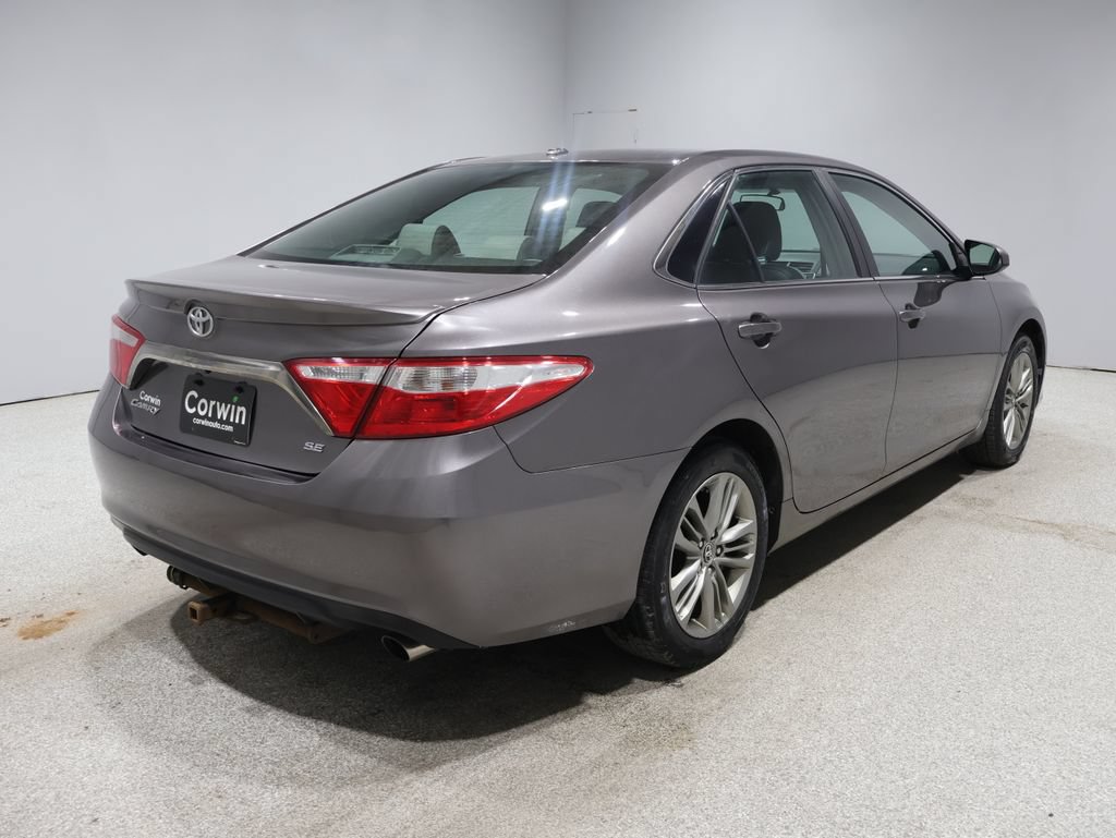 Used 2015 Toyota Camry SE FWD image 2