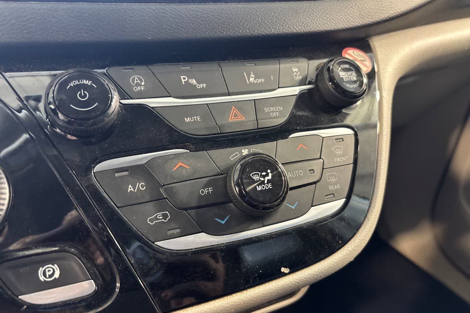 Used 2022 Chrysler Pacifica Touring-L FWD image 23
