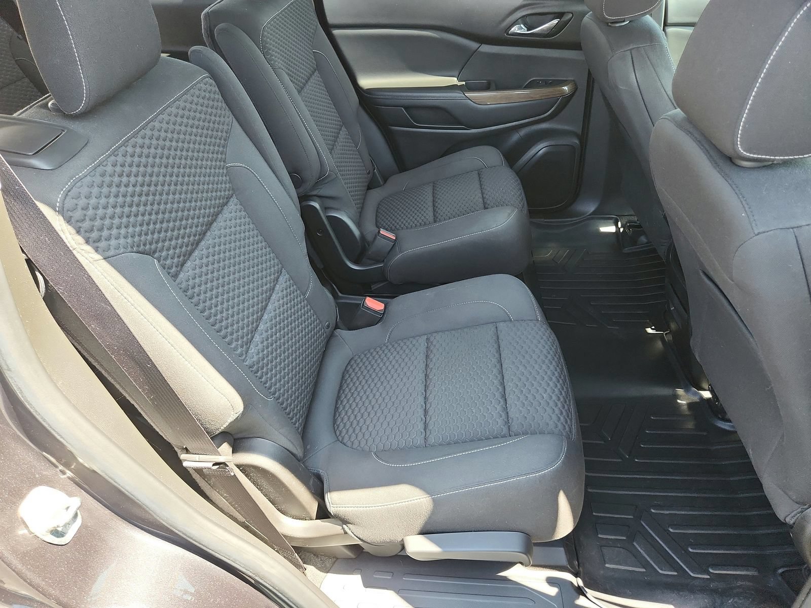 Used 2017 GMC Acadia SLE FWD image 28