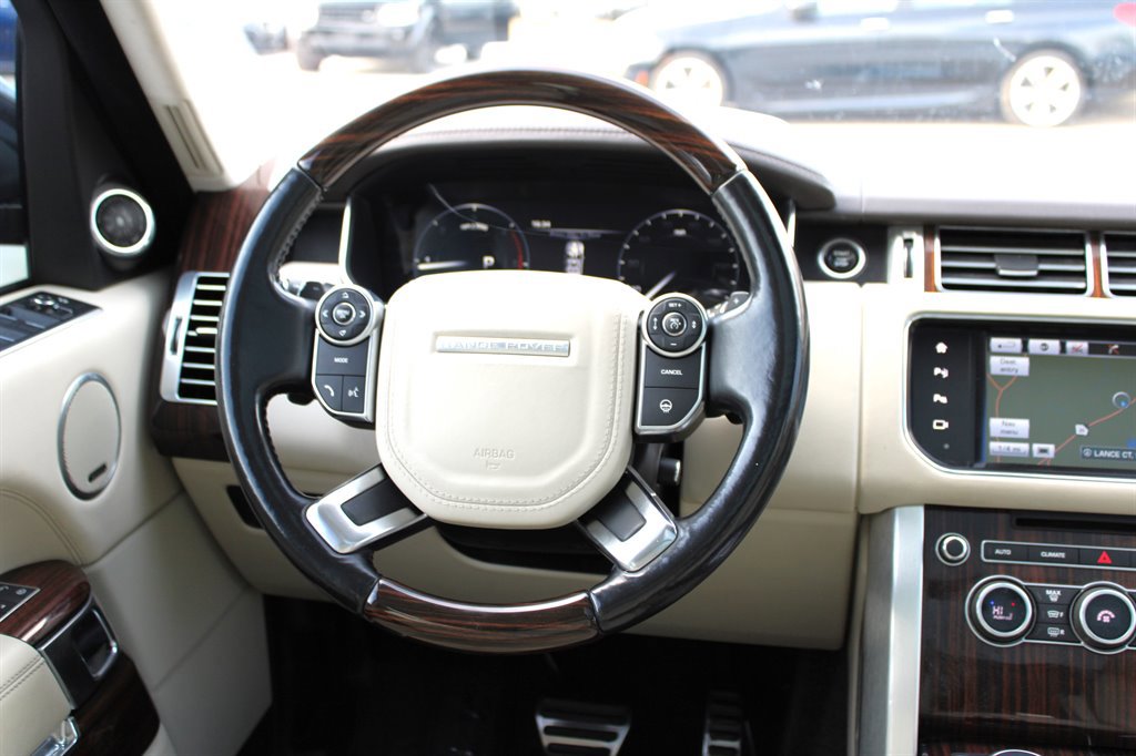 Used 2016 Land Rover Range Rover HSE image 13