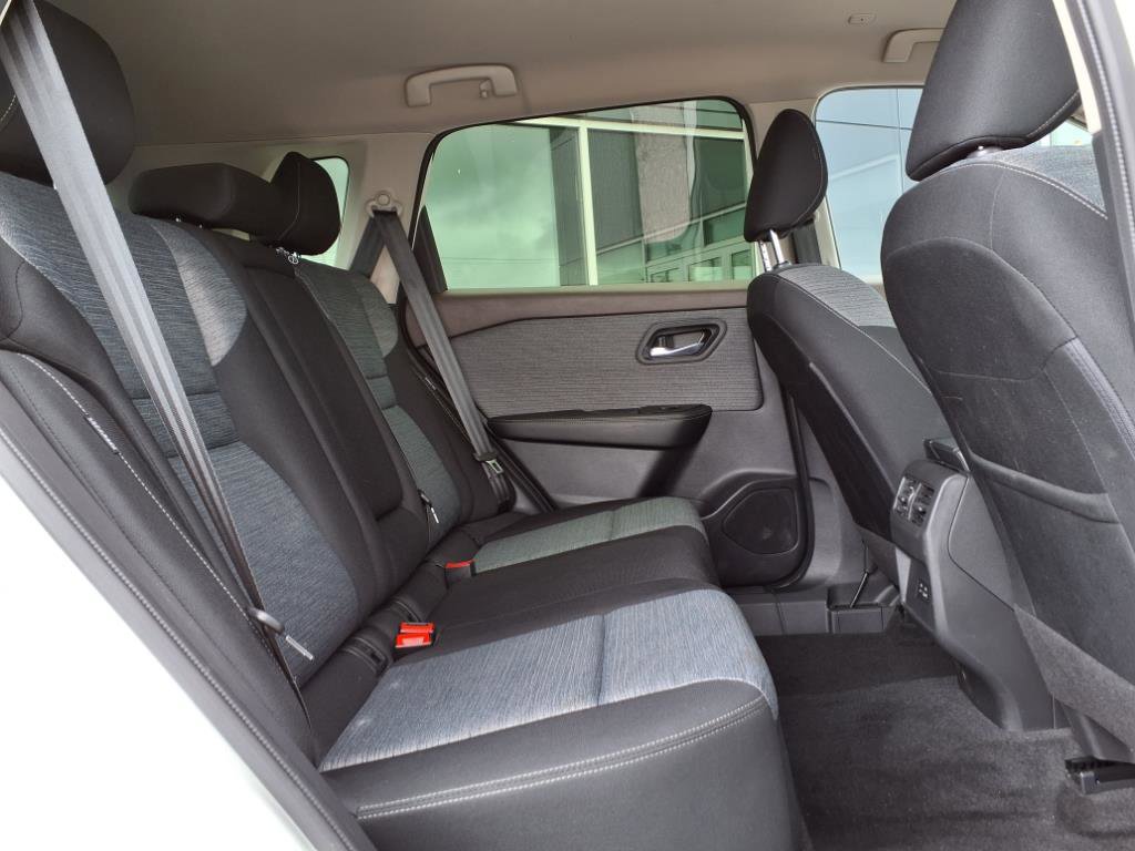 Used 2023 Nissan Rogue SV image 15