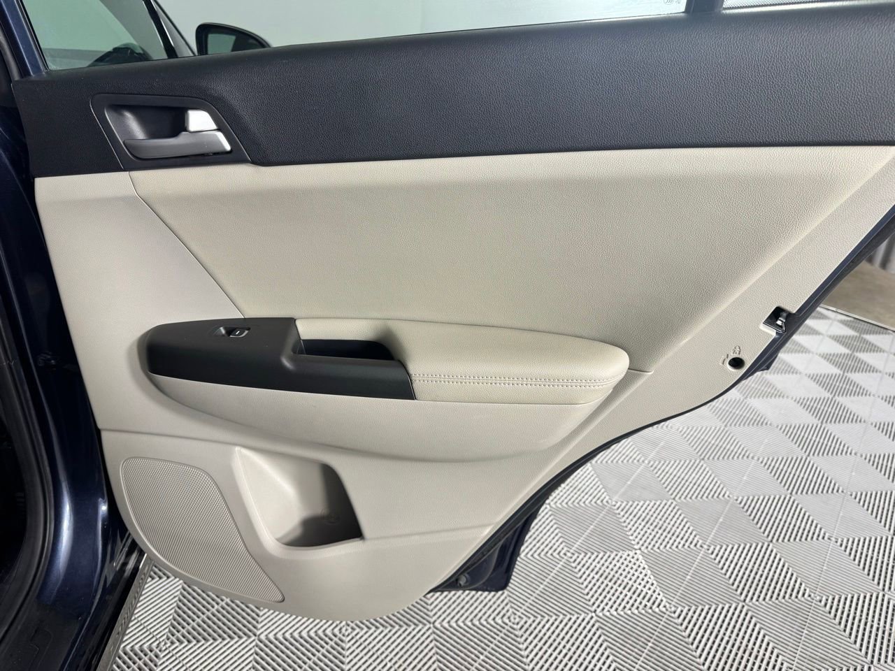 Used 2020 Kia Sportage S w/ S Sunroof Package AWD/4WD image 37