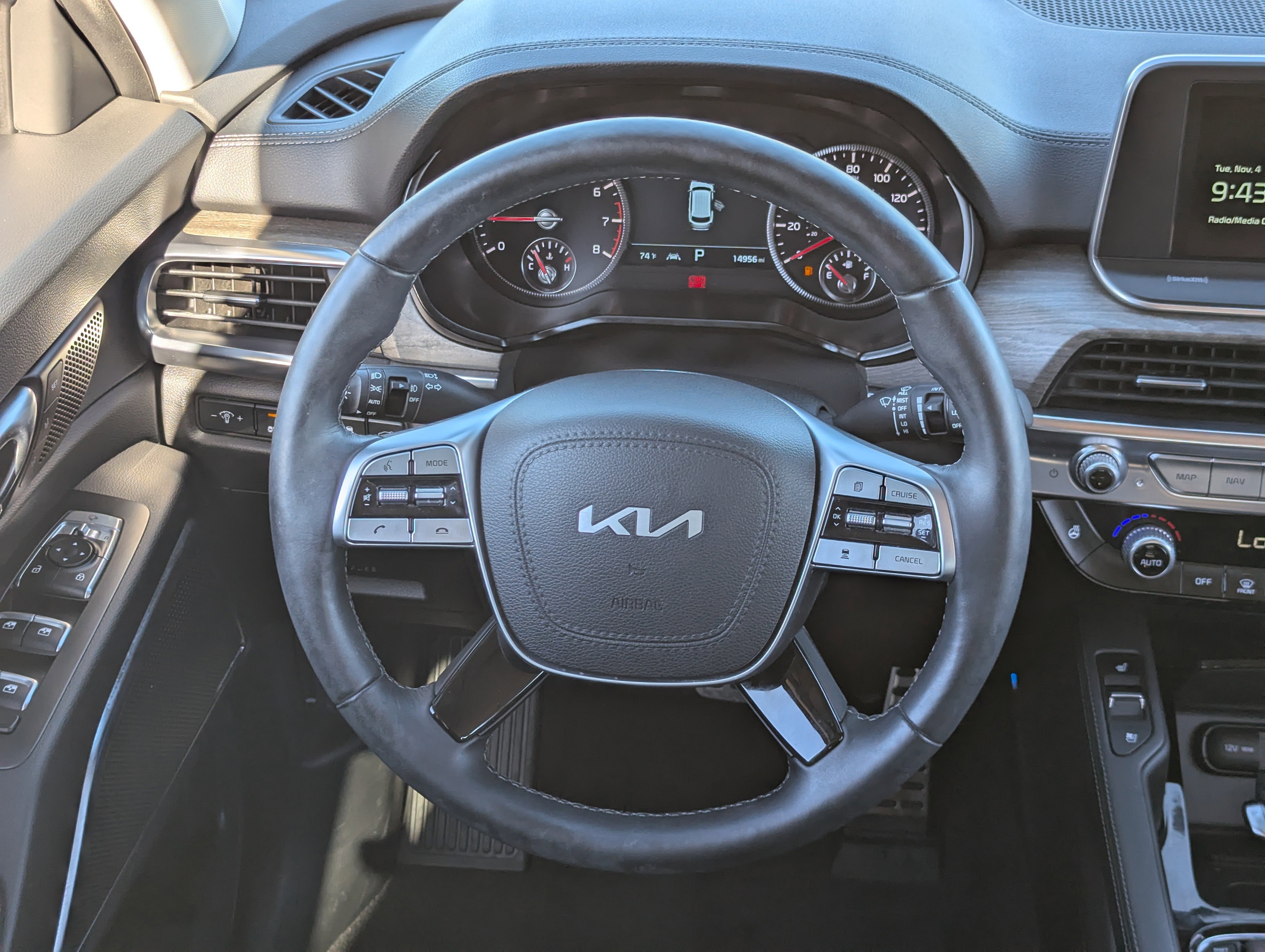 Certified 2022 Kia Telluride SX w/ Towing Package image 16