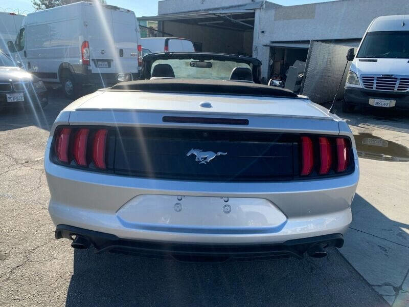 Used 2019 Ford Mustang Premium RWD image 5