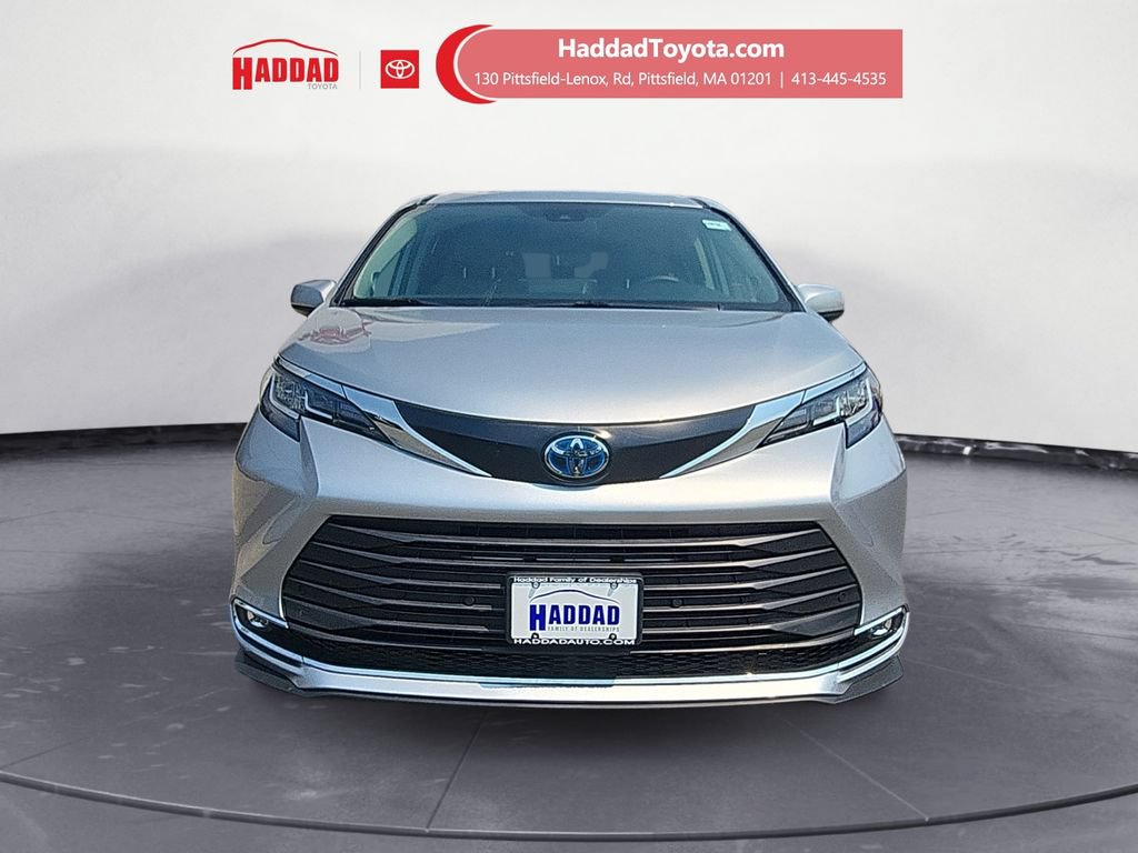 Used 2023 Toyota Sienna XLE w/ XLE Plus Package AWD/4WD image 9