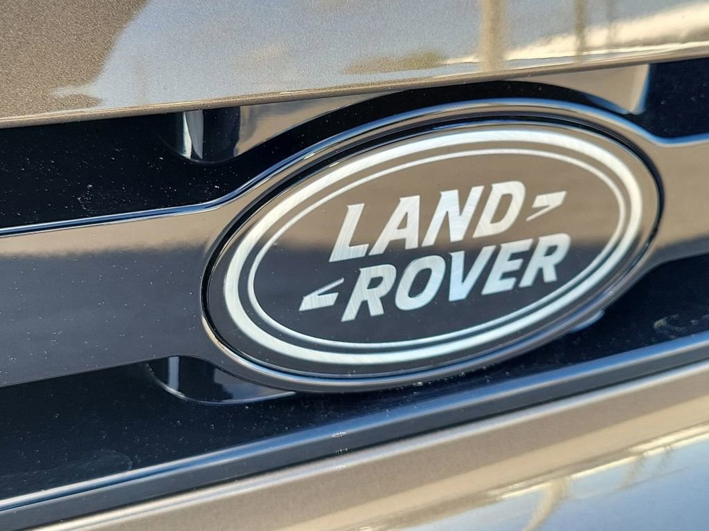 New 2026 Land Rover Defender 130 X-Dynamic SE image 10