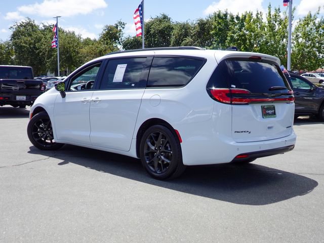 Used 2025 Chrysler Pacifica Limited FWD image 9