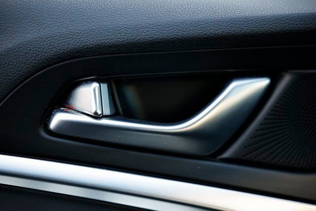 Used 2023 Genesis G70 2.0T image 15