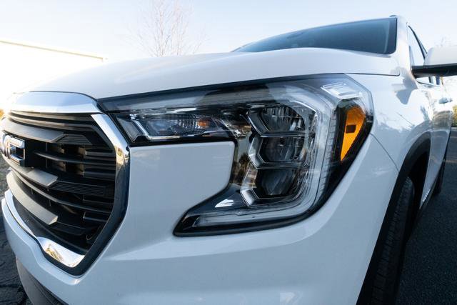 Used 2024 GMC Terrain SLE w/ Driver Convenience Package image 37