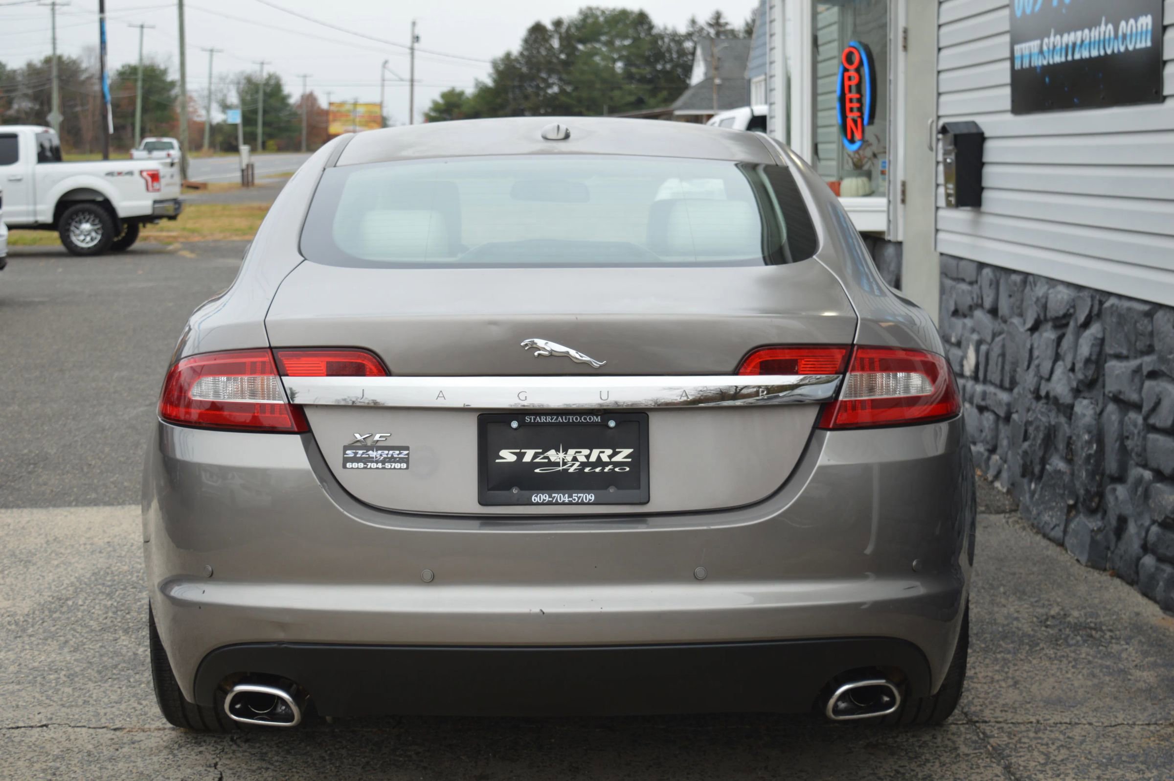Used 2010 Jaguar XF Premium image 4