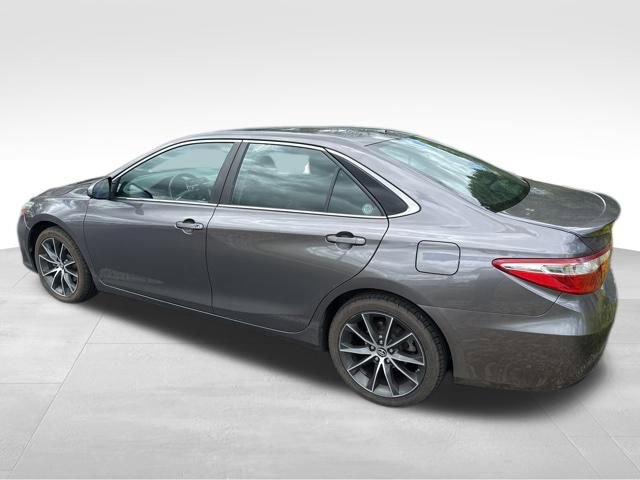 Used 2015 Toyota Camry XSE w/ Moonroof Package FWD image 2