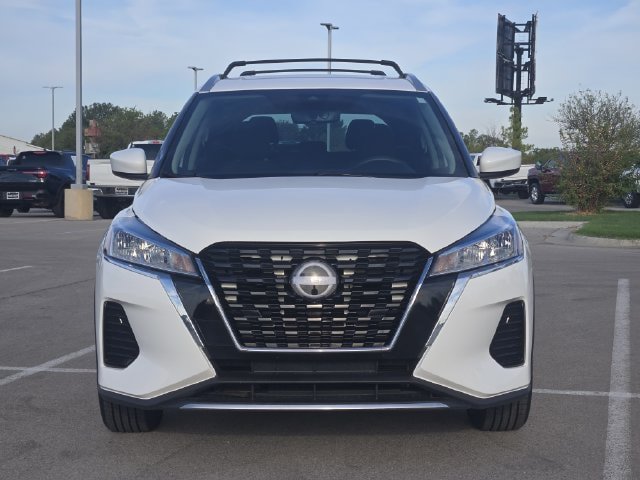 Used 2024 Nissan Kicks SV w/ Interior Electronics Package FWD image 2