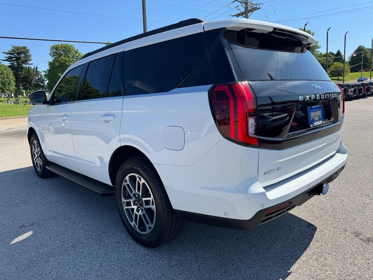 Used 2025 Ford Expedition Active AWD/4WD image 5