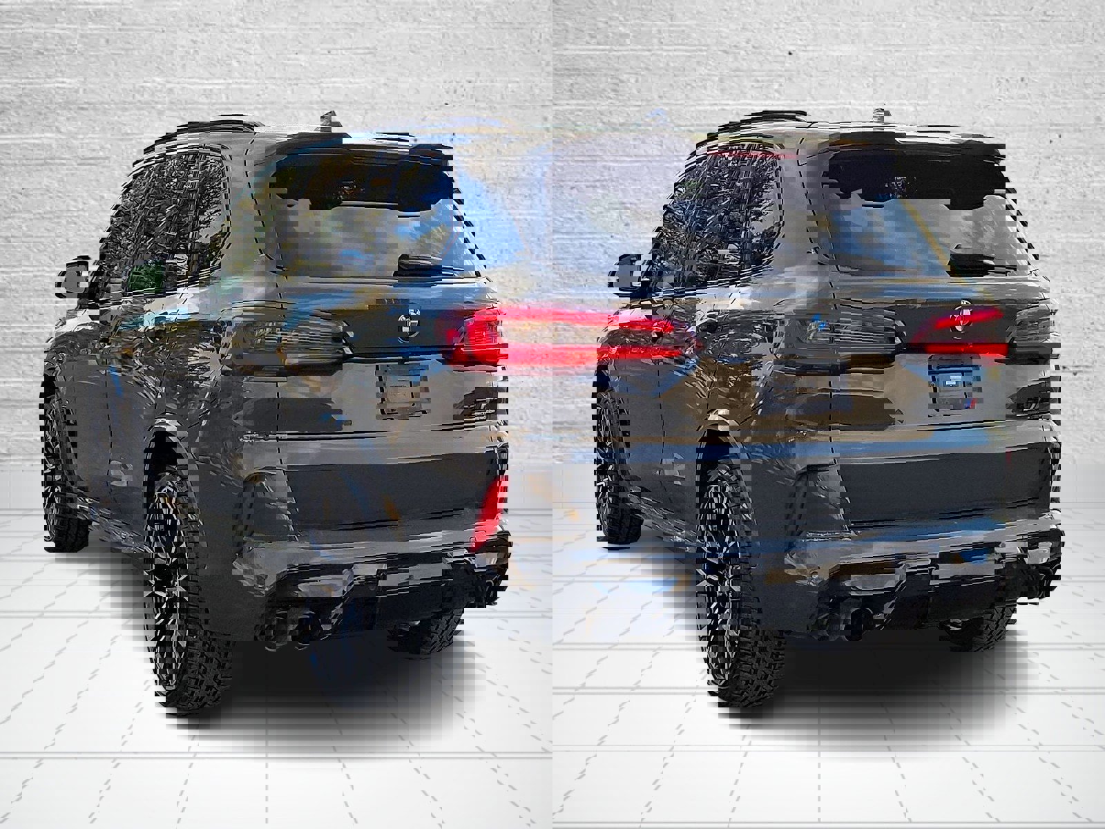 Used 2023 BMW X5 M w/ Competition Package image 4